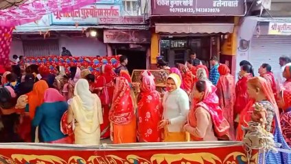 देवी के दर लगे श्रद्धालुओं के मेले और गूंजे जयकारे