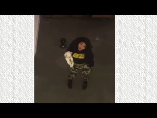 Lil’ Kim Puts Her Man In The Dog House