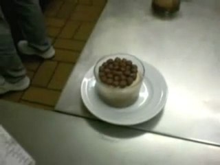 Creme et mousse de marron, poires caramelisees et tuile