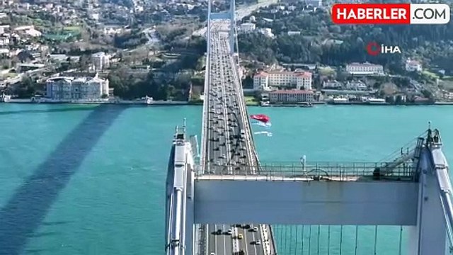 İlk Türk Astronot için iki kıta ortasında Türk Bayrağı asıldı