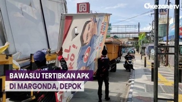 Bawaslu Kota Depok Tertibkan APK di Sepanjang Jalan Margonda, Depok, Jawa Barat