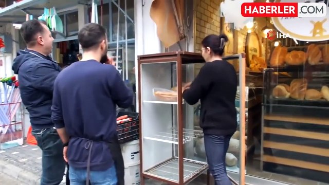Balıkesirli fırıncı hem ucuz satıyor hem de askıda ekmek uygulamasını devam ettiriyor