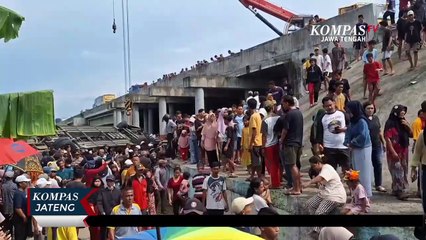 Bus Terjun Keluar Dari Jalur Tol, 2 Orang Tewas
