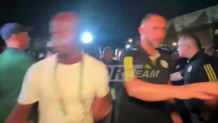 İZLE | Afrika Kupası'na veda eden Cezayir'e şok saldırı! Taraftarlar oteli bastı