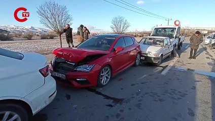 Sivas'ta feci kaza... 10 araç birbirine girdi!