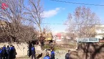 Diyarbakır'da kayyım Fabrika Mahallesi'ni yıkıyor... Polis ve zabıta mahalleyi ablukaya aldı | Haber: Rojhat ABİ 
