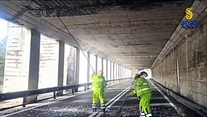 Rimozione stalattiti di ghiaccio nelle gallerie calabresi