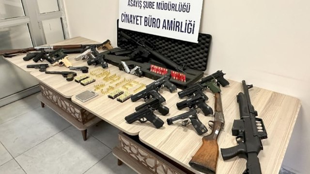 Pavyon çalışanlarına kaçak silah ticareti operasyonu