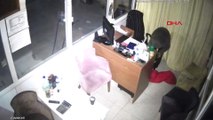 Amasya'da iki kardeşin oto yıkamacıdaki hırsızlığı kamerada