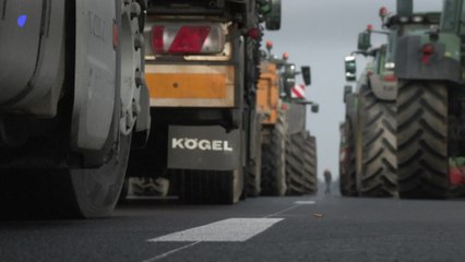 Mobilisation des agriculteurs: les blocages se multiplient sur les autoroutes de France