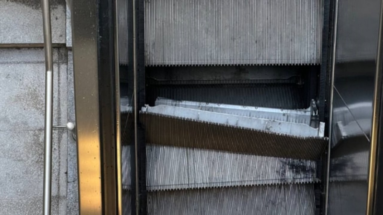 Güngören'de metronun yürüyen merdiveni yerinden çıktı