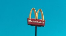 Une incroyable erreur à McDonald's : un client commande 20 nuggets et en reçoit 200 !