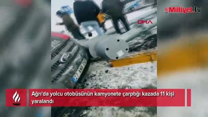 Ağrı'da yolcu otobüsü, kamyonete çarptı