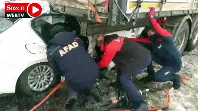 Otomobil TIR'a arkadan çarptı: 2 ölü