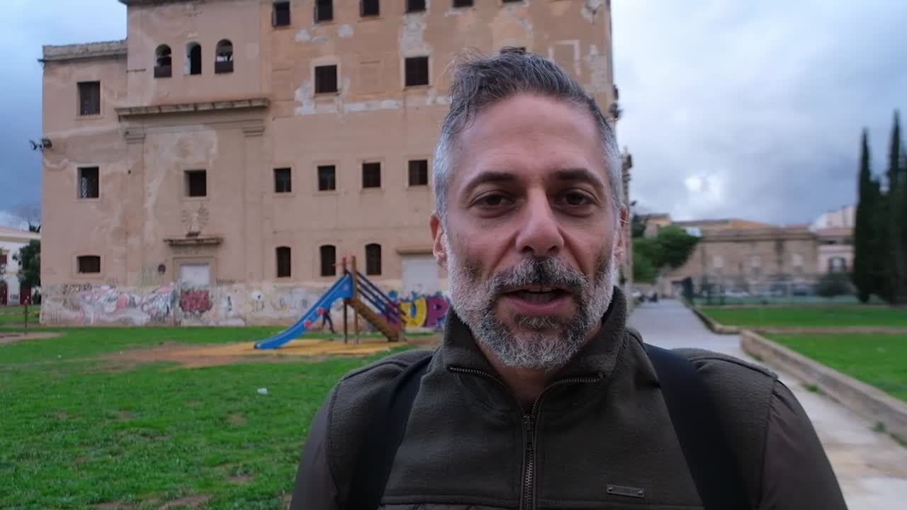 Frasi motivazionali invece dei voti, da Palermo il 'metodo' del maestro Gabriele