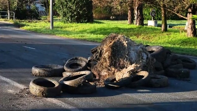 Agricultores recrudecen protestas en Francia con bloqueo de vías
