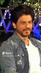 How does Shah Rukh feel seeing thousands of people standing outside his house