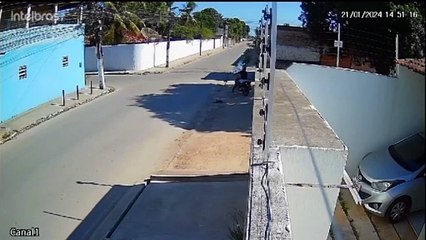 Vídeo registra momento em que homem sequestra criança de 7 anos que foi vítima de estupro