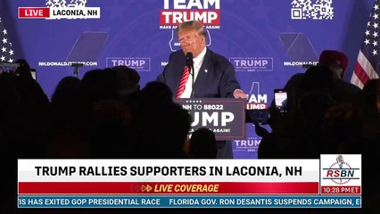  Pas en état de diriger » : le président Trump CLAQUE Biden « ayant des troubles cognitifs » à Laconia, New Hampshire