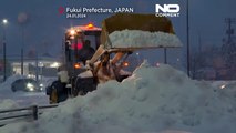 شاهد: تساقط كثيف للثلوج على طول ساحل بحر اليابان