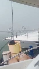 VÍDEO: Forte chuva assusta tripulantes de embarcações em Salvador