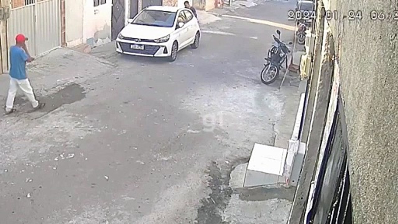 Homens brigam e se matam com a mesma arma