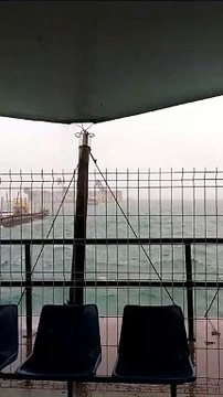 VÍDEO: Forte chuva assusta tripulantes de embarcações em Salvador