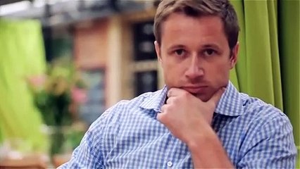 Couple Makes Selfie On Vacation – But Then They Discover Something Incredible In The Background!