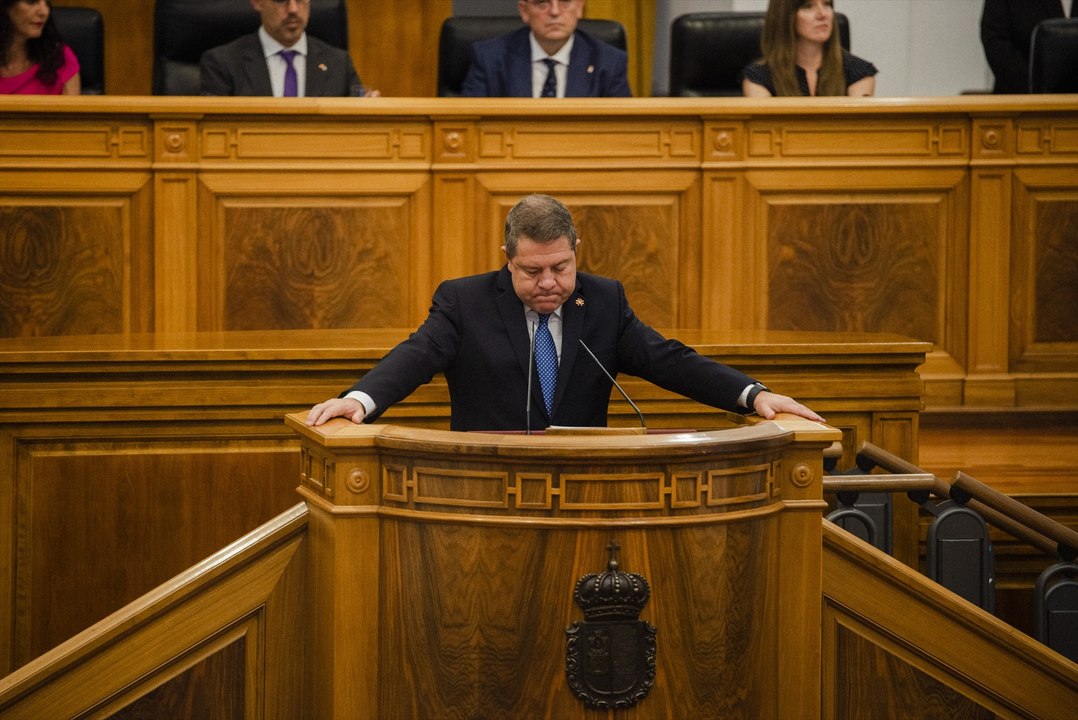 Page vuelve a cargar contra la amnistía y Óscar Puente le señala: "Quién esta en el extrarradio desde hace bastante tiempo es el señor Page"