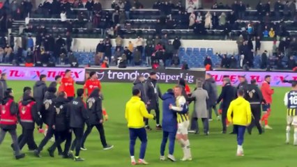 İZLE | Fenerbahçe maçı sonrası gergin anlar! Deniz Türüç çıldırdı!
