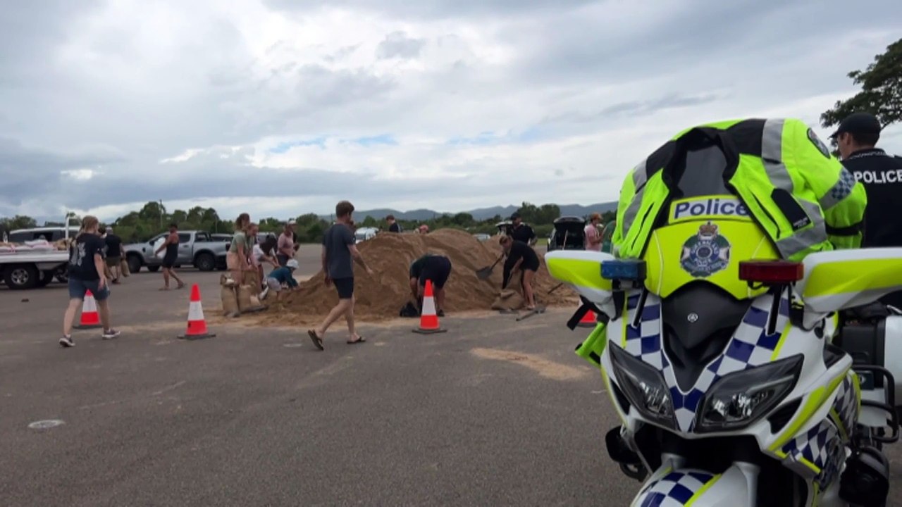 Townsville residents prepare ahead of category 2 cyclone