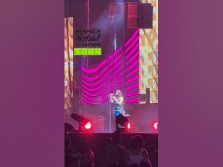 Descargar video: Essence Fest 2023: Tems Performing At Essence Fest