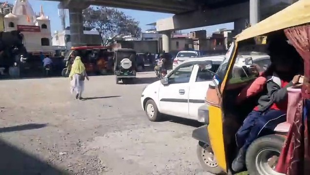 अधूरी सड़क निर्माण कार्य धीमी गति होने से परेशानी