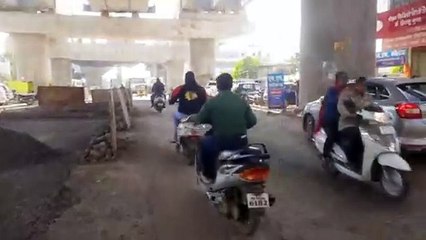 अधूरी सड़क निर्माण कार्य धीमी गति होने से परेशानी