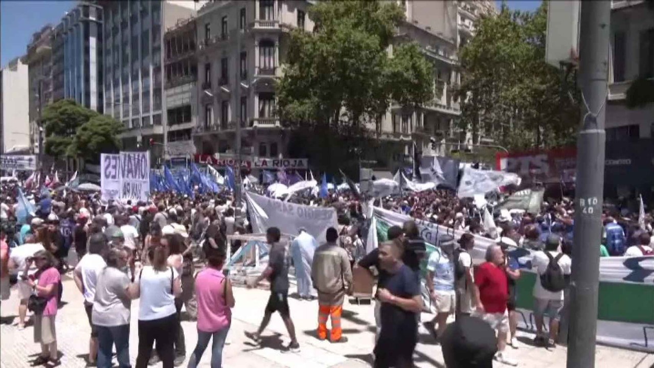 El presidente Milei se enfrenta a la primera huelga general convocada por los principales sindicatos