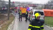 شاهد: مقتل شخص وإصابة 19 في حادث اصطدام قطار بشاحنة في التشيك