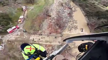 Resgatada após passar 15 horas em cima de carro submerso na Califórnia