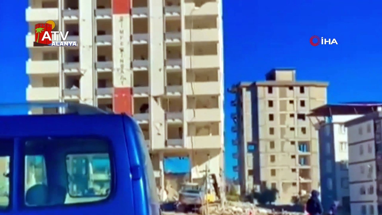 Operatör binanın altında böyle kaldı