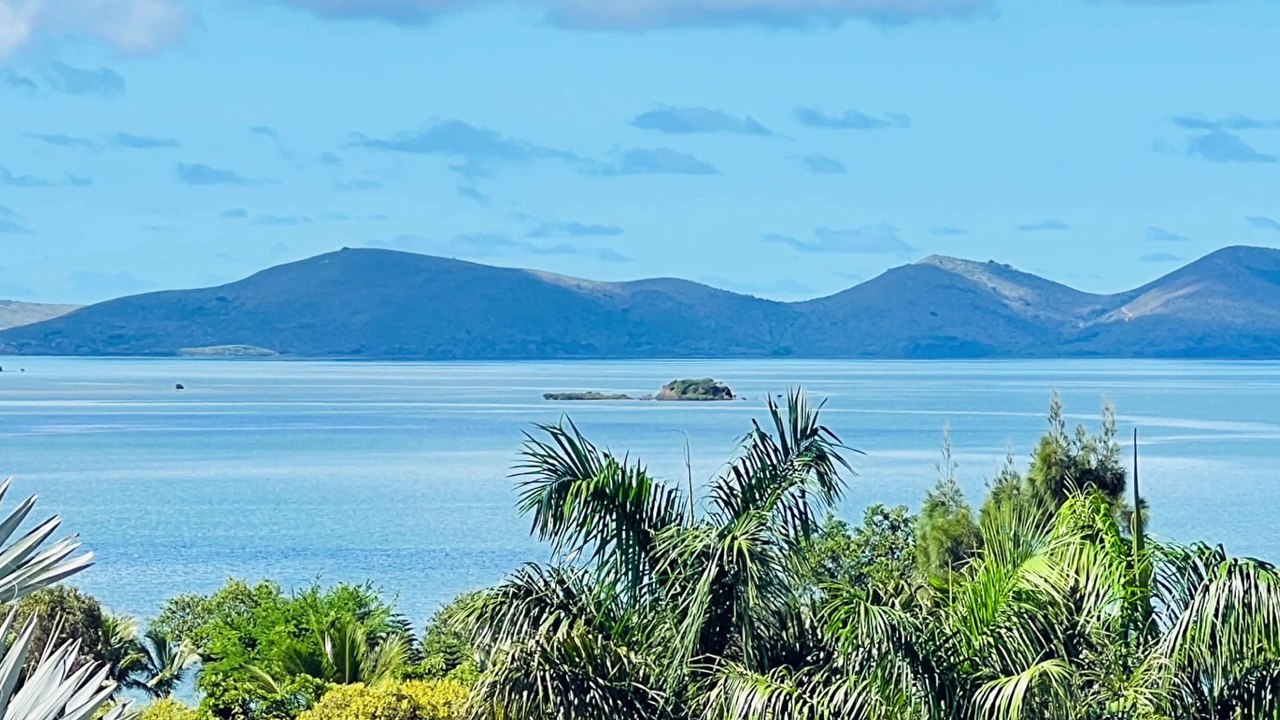 Vente Villa Exceptionnelle F5 à Port Ouenghi Plage – Vue Mer