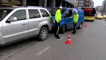 Kadıköy'de yayalara geçiş hakkı vermeyen sürücülere ceza