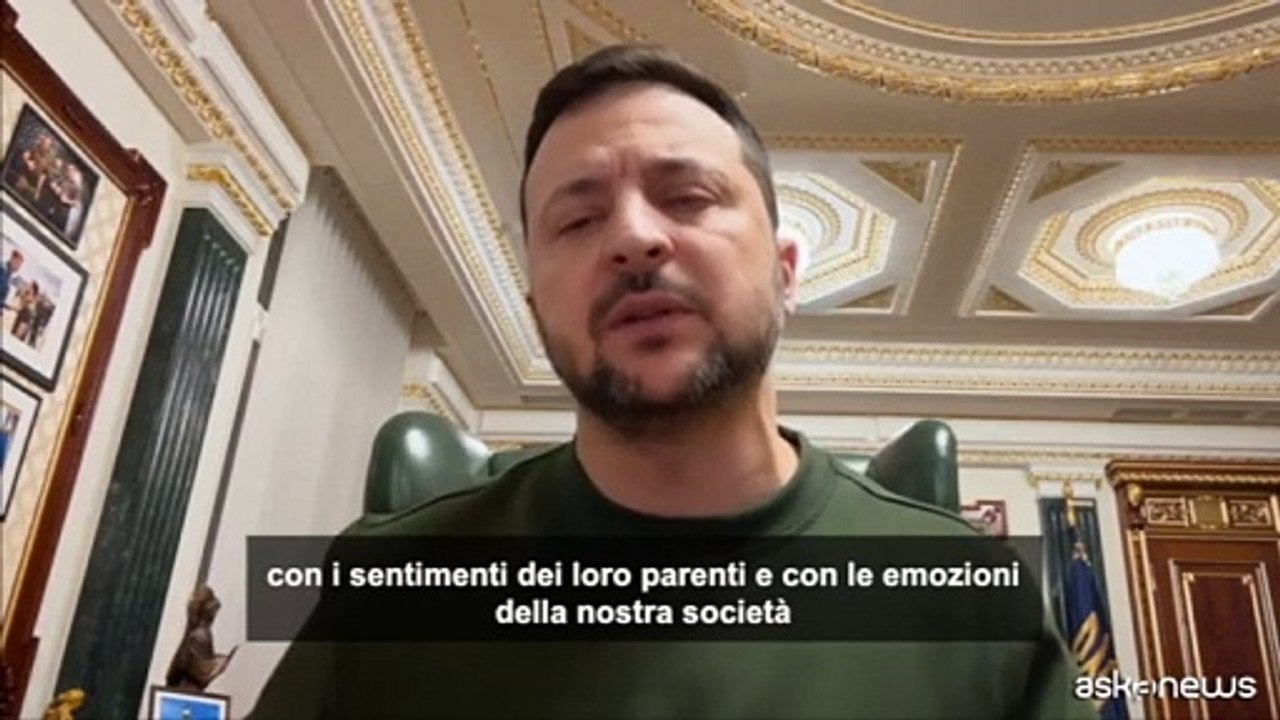 Aereo caduto, Zelensky: Mosca gioca con la vita dei prigionieri ucraini