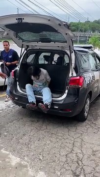 Filho de idosa chinesa mantida em cárcere em apartamento no centro de Salvador passa por audiência de custódia