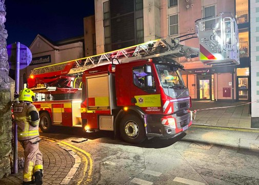 Tenby firefighters called to make seafront building roof safe
