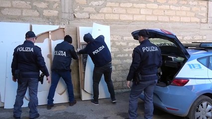 Droga dentro i telai delle porte, tre arresti a Niscemi
