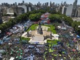 Argentina se echa a la calle para protestar contra el gobierno del 'shock' de Milei
