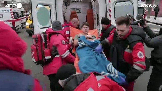Ucraina, missili russi su Kiev: diversi feriti