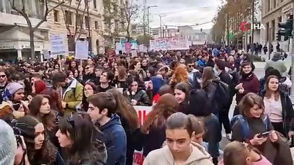 Yunanistan’da öğrenciler 3 gündür sokakta: 'Herkes için ücretsiz eğitim'