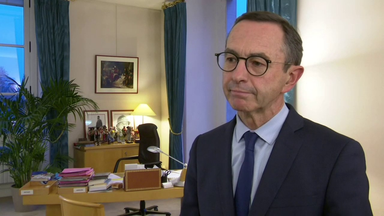 Immigration : "On nous interdit de faire une politique migratoire efficace", déplore B. Retailleau