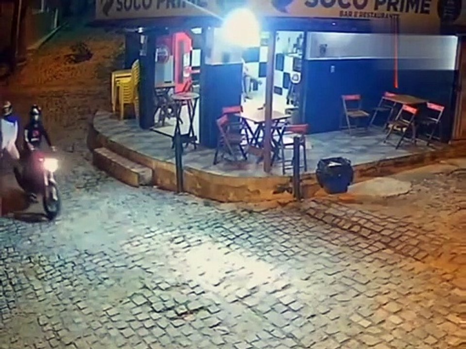 Tiroteio deixa dois mortos e um policial ferido