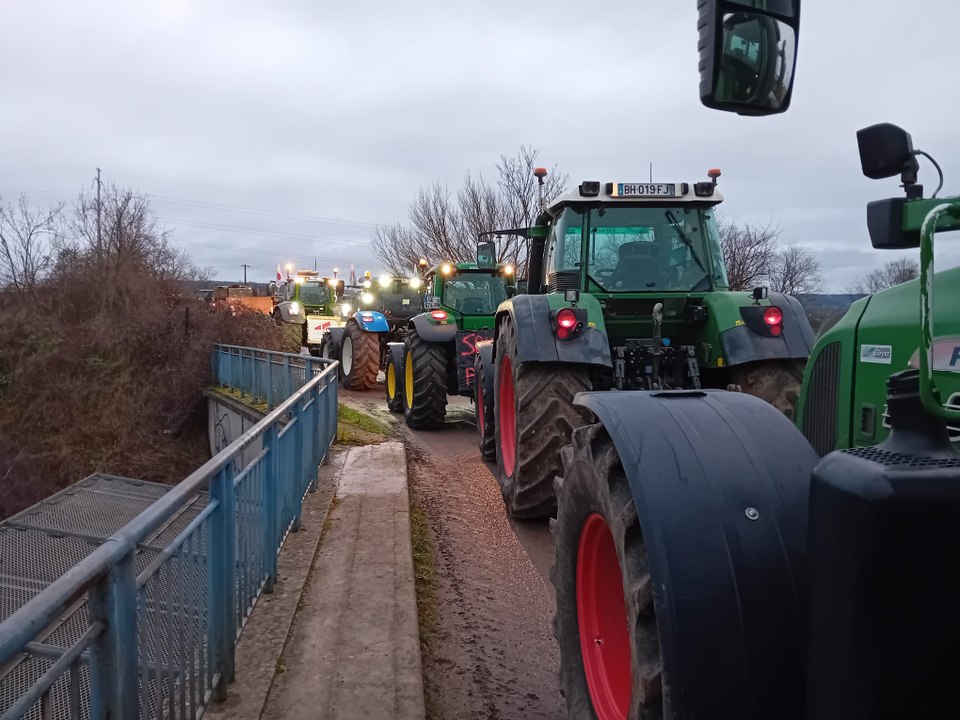 Action d'agriculteurs en colère dans le secteur de Mantes-la-Jolie (Yvelines)